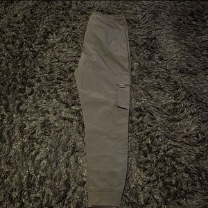 Zauful mens cargo pants, black with two pockets. Size XS